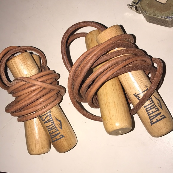 2 Everlast Leather Weighted Jump Rope 9.5ft (2.9m) - Picture 1 of 2